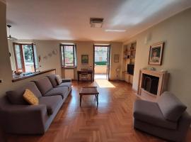 Casa castel، فندق في غارغنانو