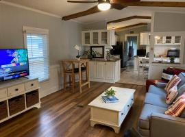 Beaufort SC New Renovation, Close to Parris Island, Historic Downtown, Beautiful Beaches, Sleeps 6, hotel v destinaci Beaufort