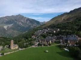 Apartamento con terraza y vistas panorámicas en Taüll con plaza de parking