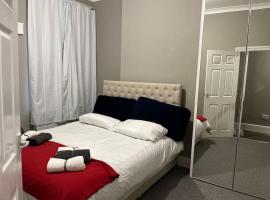 A beautiful ground-floor flat., self catering accommodation in London