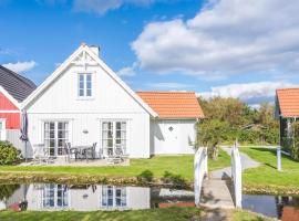 4 person holiday home in Blåvand, hotel a Blåvand