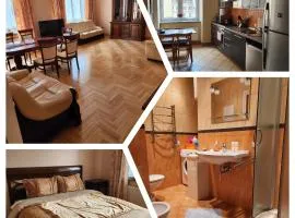 HaPPy Inn ArkA the heart of Old Town, Self-Check-in, A-C, Car-Parking, Balkony