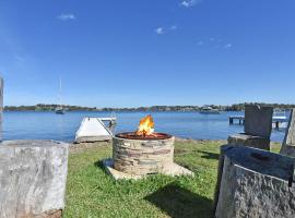 On The Waters Edge at Fishing Point, hotel u gradu 'Fishing Point'