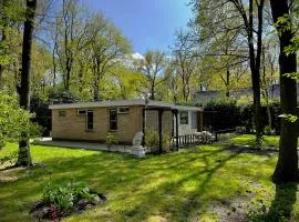 Veel eigen en omheinde grond in dit luxe huisje!