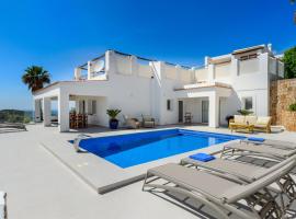 Villa Sa Rota Family, holiday home in San Antonio