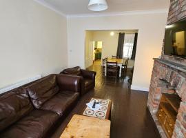 Sherwood Terrace 3 Bedroom 1 Double Bed 4 Single Beds Entire Property Contractors Welcome, hotel with parking in Boston