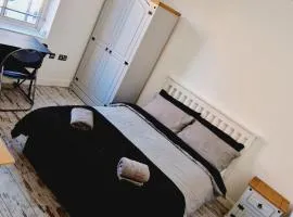City Centre 2 Bed 2 Bath 5 guest with Cheapest overnight Car park Entrepreneur Stays