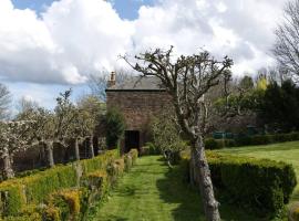 Cosy secret cottage in a beautiful walled garden, hotell i Ryton