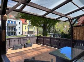 Schöne Altbauwohnung mit großer Sonnenterrasse, Hotel in der Nähe von: SAALEMAXX Freizeitbad, Rudolstadt