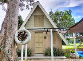 CHALET YANKEE D'RUMAH BONDA RIVER VIEW, hotel di Kampong Senawar