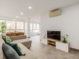 Modern Apartment Steps from the Beach, hotell i Torrox