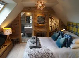 The Old Maple Lodge-Luxury Private Annex with a view in rural setting
