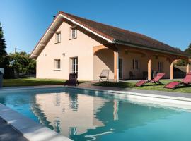 Villa neuve avec piscine 6 personnes en limousin – dom wakacyjny w mieście Bussière-Galant