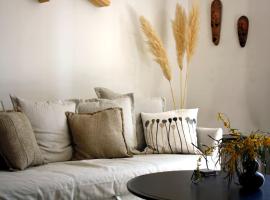 Cosy Cave Apartment by the sea, pet-friendly hotel in Loutraki