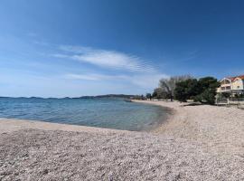 Two bedrooms apartment 50m from the beach, location près de la plage à Srima