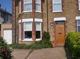 Close to beaches and town, off street parking, beach rental in Kent