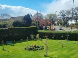 Spacious self contained flat in superb location, hotel v mestu Lymington