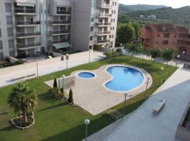 New Apartment 800m from the beach + pool + garage, alquiler temporario en Calafell