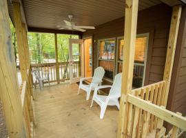 Lake George Escape, beach rental sa Warrensburg