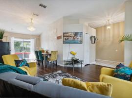 Master Guest Suite with Pool and Private Entrance Minutes to Parks, bed and breakfast en Orlando