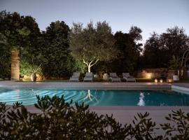 Villa Anatoli - Tranquil Escape with Scenic Views, by ZanteWize, hotel v destinaci Akrotiri