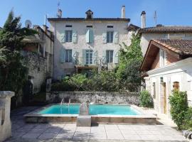 Demeure piscine avec vue panoramique - Dordogne: Montagrier şehrinde bir otel