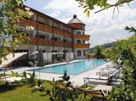 Wellness Hotel Bayerischer Hof, khách sạn có bồn tắm nóng ở Rimbach