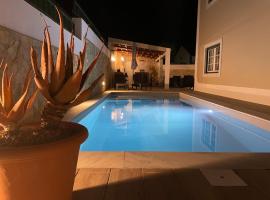 Ocean Country Guest House Freiria, hotel bajet di Freiria