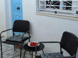 Chez Ayedi - central and familiar atmosphere next to beach, apartament din Hammam-Plage