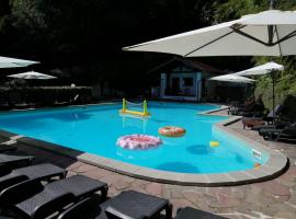 Agriturismo Villa Paradiso - appartamenti con piscina, hotel a Fauglia