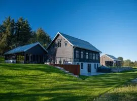 Godo Lodge