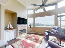 Lagoon Sunrise 205 Private condo near the beach with water views, soaking tub, grill - pool access