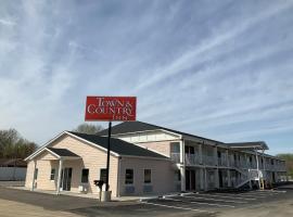 Town & Country Inn, hotel con parking en Troy