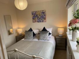 Comfortable new home in Isleham, semesterhus i Ely