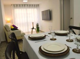 Light in Vila-real, central apartment with office, hotell i Villareal