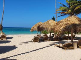 Villa la Perla private pool&beach, hôtel avec golf à Punta Cana