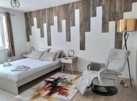 Ch privée 18m - Canapé - Netflix - Appart 120m, hotel v destinaci Woippy