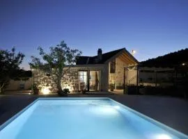 Countryside house Rusulica
