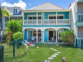 Sur la plage de la Baie Orientale, maison 4p avec jardin privatif et citerne d'eau !
