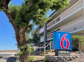 Motel 6 Barstow, CA I15 and Lenwood Road, hotel di Barstow