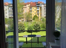 Boennium Apartments Green Oasis, готель біля визначного місця Tivoli Hall, у Любляні