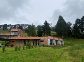 Casa Campestre Condominio El Tesoro Vía Termales de Santa Rosa de Cabal, séjour à la campagne à Santa Rosa de Cabal