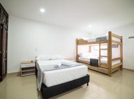 Experiencia Única Habitación Privada en Medellín A, hotel cerca de Estadio Atanasio Girardot, Medellín