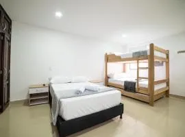 Tu Refugio Acogedor en el corazón de Medellín Hab Privada A