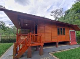 Albatros Toraja Green Resort, cabin in Rantepao