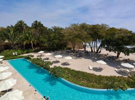 Luxury 2 bedrooms Bolongo Punta Mita，位于Higuera Blanca的带泳池的酒店