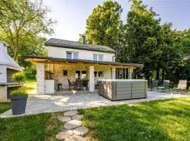 Cozy House In Nature With Hot Tub - Happy Rentals