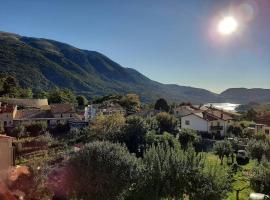 Casa con vista lago, Civitella Alfedena, hotel en Civitella Alfedena