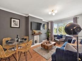 Stylish Maisonette near the heath with Free parking & Wi-Fi, apartment in Kent