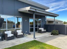 Modern on McMillan, cottage in Methven